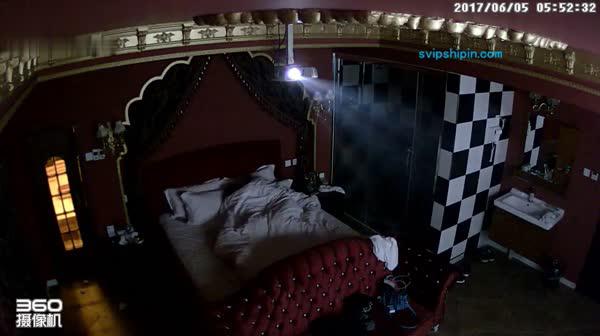 投影房6.05帅哥真会玩凌晨带俩妞玩双飞